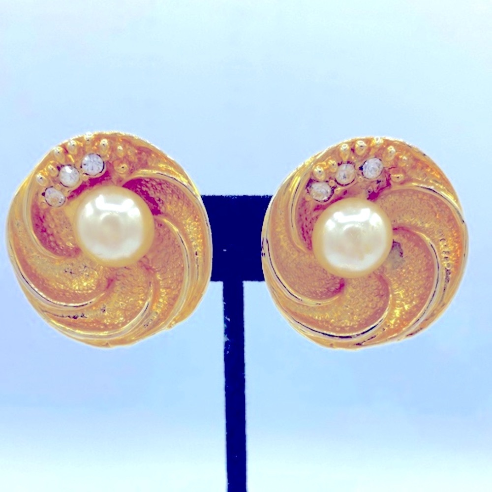 Vintage Round Textured Gold Tone Clip On Earrings With Pearl And Rhinestones